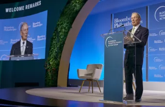 Μάικ Μπλούμπεργκ: Η Ελλάδα ενδυναμώθηκε υπό την ηγεσία του Μητσοτάκη