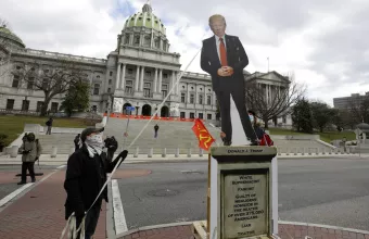 Διαδηλώσεις κατά τραμπ