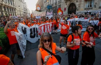 Χιλιάδες διαδηλωτές στους δρόμους της Μαδρίτης ζητούν μέτρα για τη στεγαστική κρίση μετά από έξωση 87χρονης ΑμεΑ