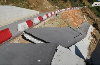 Κατάρρευση δρόμου