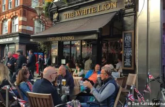 Βρετανική παμπ εξωτερικός χώρος