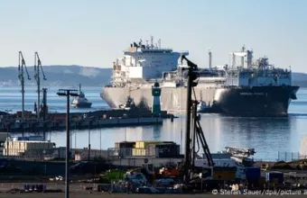 Πλοίο LNG σε τερματικό σταθμό