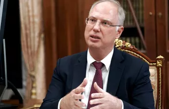 Κιρίλ Ντμίτριεφ στο γραφείο