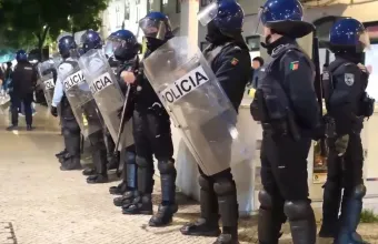 Πορτογαλία: Διαδηλωτές πέρασαν τη νύχτα σε πλατεία της Λισαβόνας διαμαρτυρόμενοι για τη στεγαστική κρίση