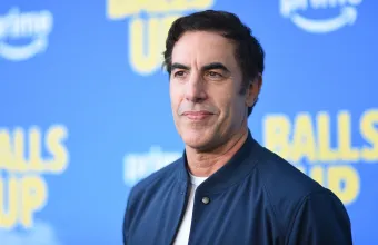 Σάσα Μπάρον Κοέν: Στο θεατρικό ντεμπούτο του Κουέντιν Ταραντίνο