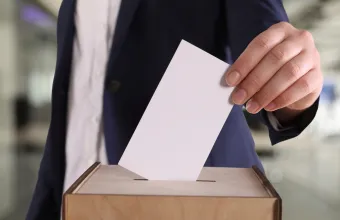 Σουηδία: Οριακό προβάδισμα της κεντροαριστεράς – 176 έδρες έναντι 173 για τον δεξιό συνασπισμό