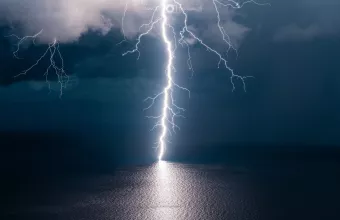 Κεραυνός σε θάλασσα