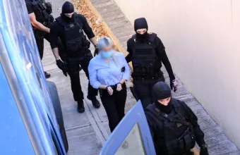 Επίθεση με βιτριόλι: Προκαλεί η κατηγορούμενη - «Εσύ Ιωάννα γνωρίζεις γιατί έχει γίνει όλο αυτό»