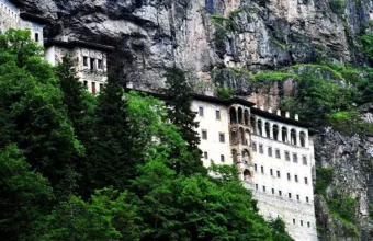 Τουρκία: Η Τραπεζούντα ζητά επιστροφή κειμηλίων της Παναγίας Σουμελά