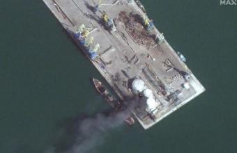 Δορυφορικές εικόνες από το ρωσικό πλοίο που βομβαρδίστηκε χθες στο λιμάνι του Μπερντιάνσκ  