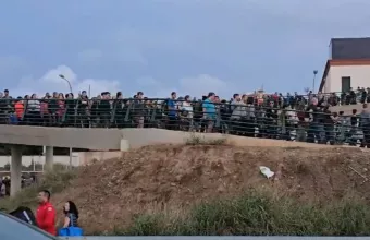 Πλημμύρες Ισπανία: Χιλιάδες εθελοντές προσεγγίζουν πεζή τη Βαλένθια