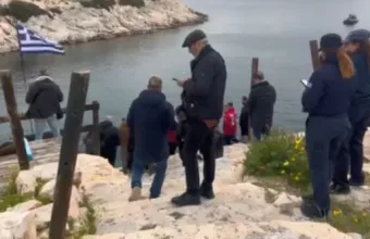 Επιχείρηση απεγκλωβισμού δύτη στα Λιμανάκια Βουλιαγμένης