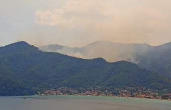 Φωτιές: 61 σε ένα 24ωρο - Τα νεότερα δεδομένα για τα μέτωπα στη Θάσο και την Μεσσηνία 