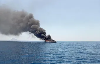 Βουλιαγμένη: Φωτιά σε ταχύπλοο 