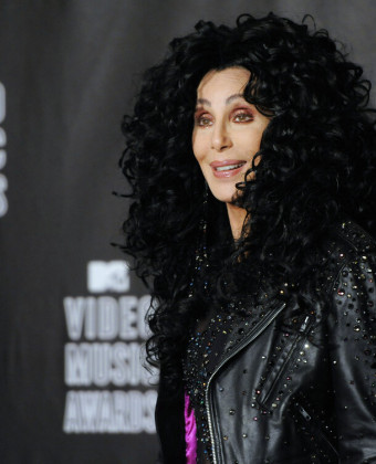 Cher: Κάνω σχέσεις με νεότερους άνδρες γιατί οι συνομήλικοι μου έχουν πεθάνει