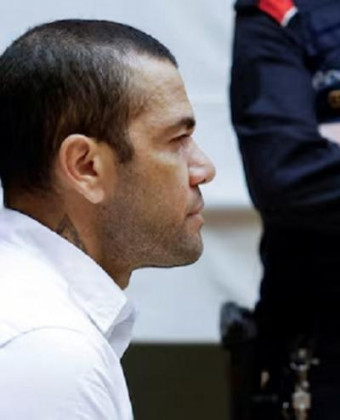 Ντάνι Άλβες: Στη φυλακή για ακόμη μια μέρα- Δεν πληρώθηκε η εγγύηση αποφυλάκισης