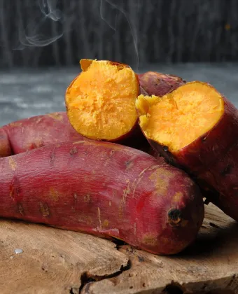 Γιατί στο TikTok γεμίζουν όλοι γλυκοπατάτες με τυρί; Αυτό το νέο food trend μας έχει αφήσει άφωνους