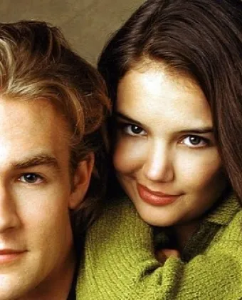 Κέιτι Χολμς-Τζέιμς Βαν Ντερ Μπικ