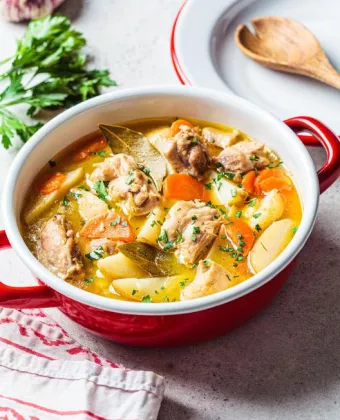 Ελαφριά κοτόσουπα χωρίς αυγολέμονο