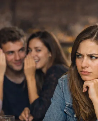 η παρέα σε θάβει σημάδια