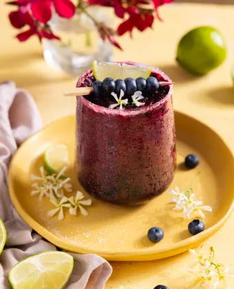 Blueberry Paloma: Το δροσιστικό κοκτέιλ με μύρτιλα που θα λατρέψεις φέτος το καλοκαίρι (ΒΙΝΤΕΟ)