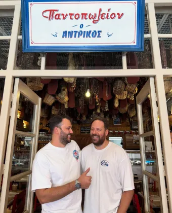 Ο Αντρίκος στο Παλαιό Φάληρο είναι από τα μέρη που πας για μεζέ και φεύγεις με ψώνια