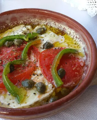 Μπουγιουρντί: Από οθωμανικό τελεσίδικο σε αγαπημένο ελληνικό μεζέ