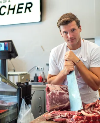 Son of a Butcher: Από το modeling στη Νέα Υόρκη στο οικογενειακό κρεοπωλείο της Αθήνας
