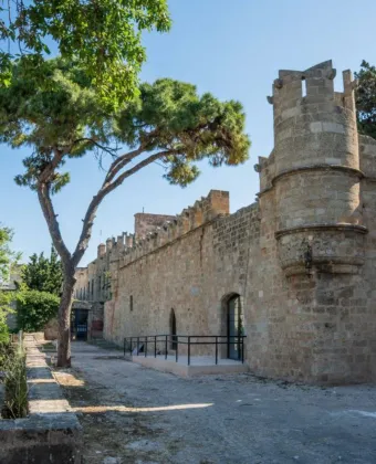Ρόδος: 11 εκατ. ευρώ για την αποκατάσταση του Παλατιού του Μεγάλου Μαγίστρου