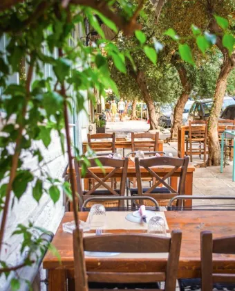 Μια μέρα στην Πλατεία Βαρνάβα: Πού πάμε για καφέ, φαγητό και ποτό στο Παγκράτι