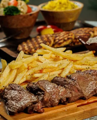 Meat n’ Roses: Πήγαμε για σουβλάκι στο Παγκράτι και καταλήξαμε να τρώμε Black Angus