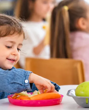 Από τυροπιτάκια μέχρι ροδέλες μήλου: 30 υγιεινά σνακ για τα παιδιά