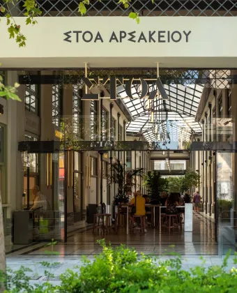 Στοά Αρσακείου: Τι φάγαμε και τι ξεχωρίσαμε στις 9 στάσεις του νέου food hall της Αθήνας