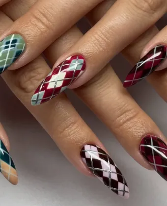 Argyle Nails μανικιούρ με ρόμβους