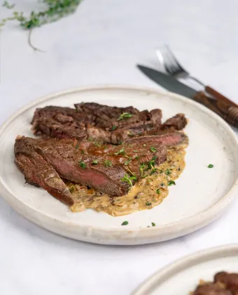 Rib eye με κρεμώδη πιπεράτη σάλτσα, βούτυρο και σκόρδο (ΒΙΝΤΕΟ)
