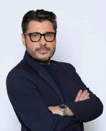 Λάμπρος Κωνσταντάρας