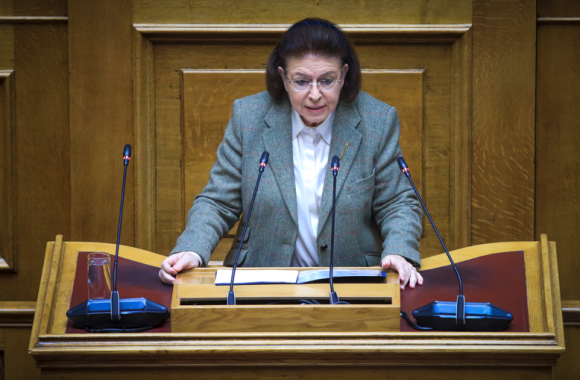 Η Λίνα Μενδώνη