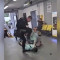 Βρετανία: Σάλος με βίντεο που δείχνει αστυνομικό να πατάει στο κεφάλι ακινητοποιημένο άνδρα