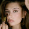 Η Hailey Bieber παρουσίασε το νέο μεγάλο makeup trend στο Met Gala 2025