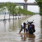 Κίνα: Τουλάχιστον 30 νεκροί από καταρρακτώδεις βροχές, καύσωνας στη Σαγκάη