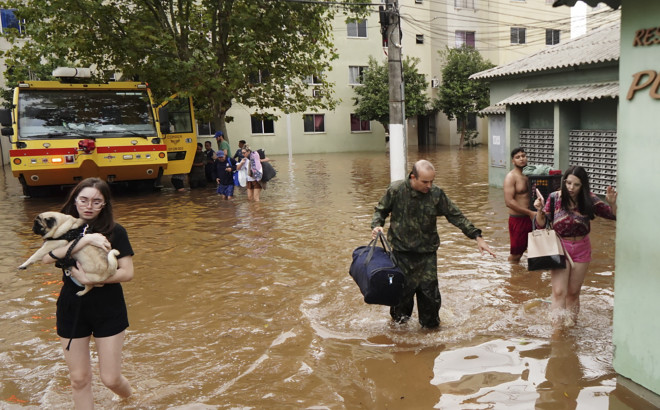Μεγαλώνει η τραγωδία στη Βραζιλία: Στους 78 οι νεκροί από τις πλημμύρες - Πάνω από 100 οι αγνοούμενοι