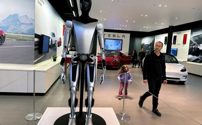 Tesla: «Φρενάρει» τις επενδύσεις και προκαλεί αμφιβολίες για τα φιλόδοξα σχέδια του Μασκ σε AI και ρομποτική