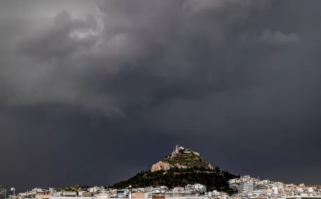 Σταδιακή βελτίωση του καιρού τη Δευτέρα – Πού θα σημειωθούν καταιγίδες και χιονοπτώσεις