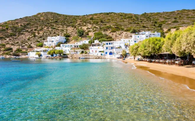 Η Express αποκαλύπτει τη γοητεία της Σίφνου στο βρετανικό κοινό