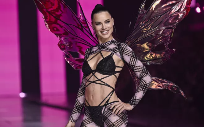 Η Victoria’s Secret μόλις έκανε μια τεράστια ανακοίνωση που άφησε άφωνους τους φανς