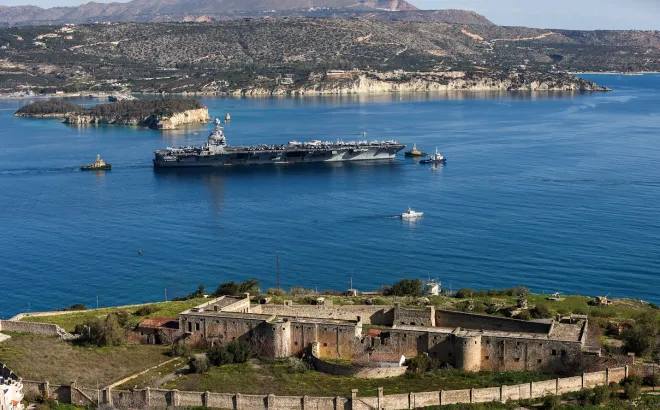 Συνελήφθη Πολωνός, ύποπτος για κατασκοπεία στη Σούδα