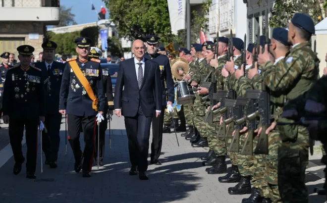 Δένδιας