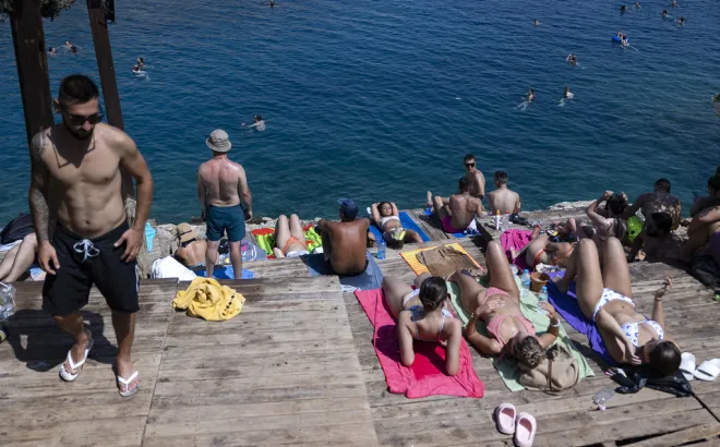 «Καμίνι» η χώρα με 40άρια τα επόμενα 24ωρα - Αναλυτική πρόγνωση μέχρι και την Τρίτη