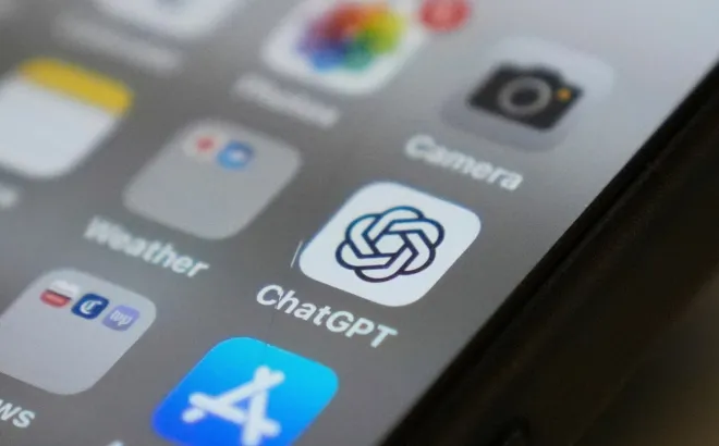 Η ΕΕ βάζει στο μικροσκόπιο ChatGPT, Reddit και Roblox