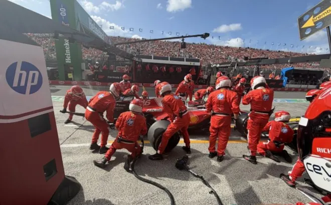 Formula 1: Ειρωνείες και μπηχτές από Χάμιλτον στους μηχανικούς της Ferrari